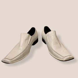 New never worn Men’s white shoes